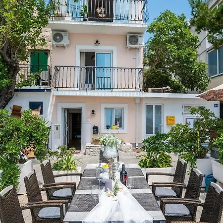 Kate Bratus, Makarska Villa