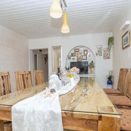Kate Bratus, Makarska Villa *